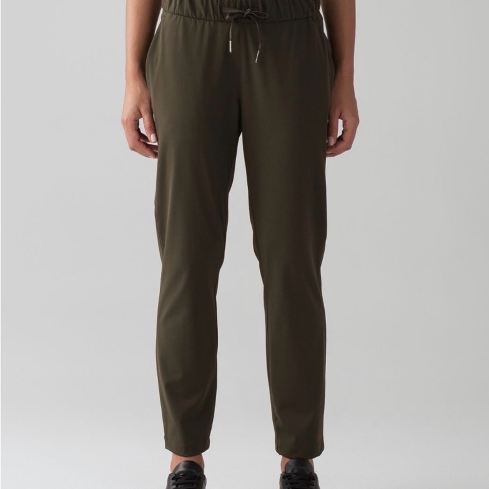 Lululemon 2 On The Fly Pant dark olive green drawstring Tapered great condition
